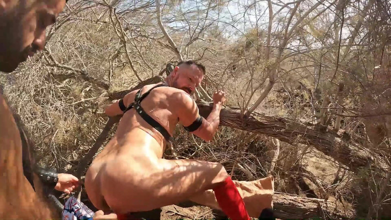 Latino4cumsluts: Vuisten en dildo's in zijn gapende gaatje