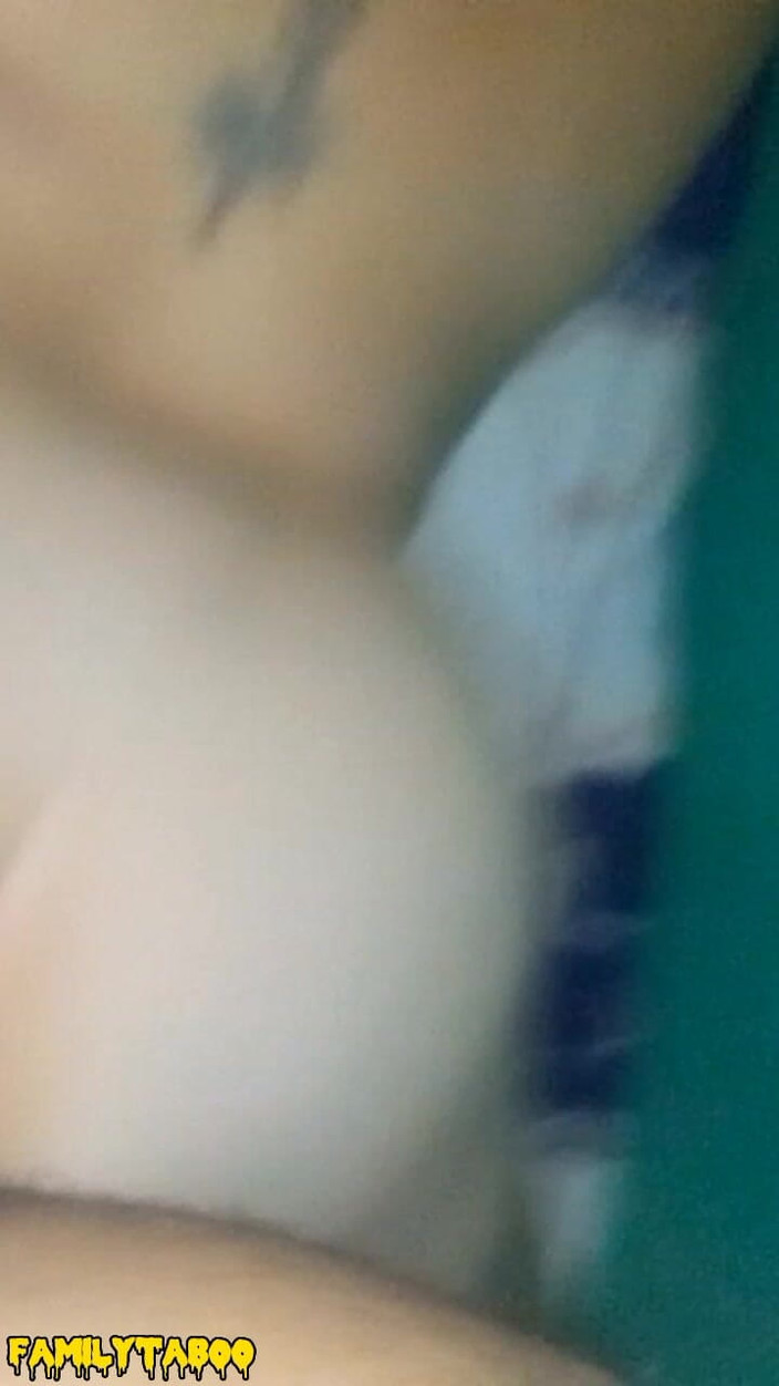 Sofixxx: くそー、なんておいしいお尻、義理の妹は立ったチンポを見るのを我慢できない