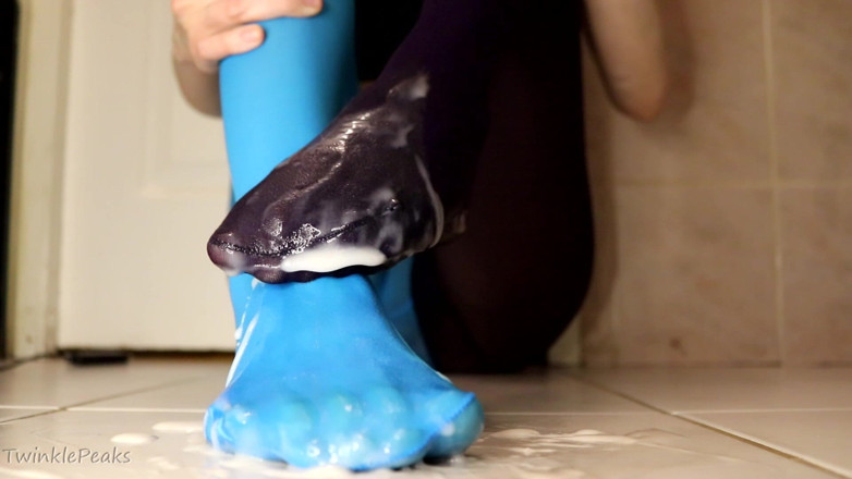 TwinklePeaks: Cum-soaked Pantyhose
