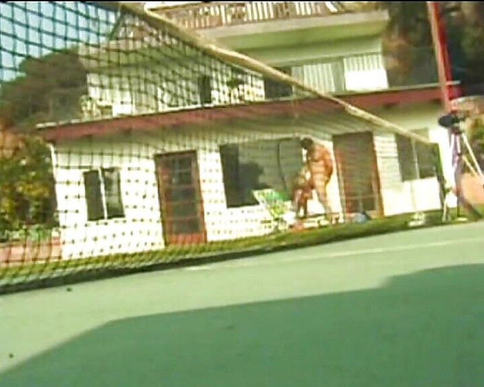 Planete Francaise: Gagica franceză sexy cu țâțe mici adoră futaiul în curtea din spate