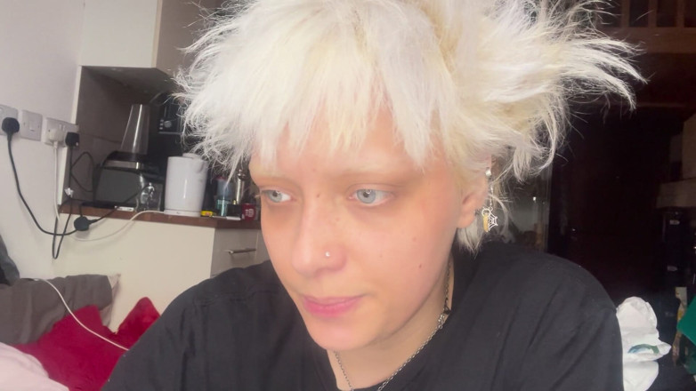 Glitterqueen1999: 3 новых курящих видео топлес