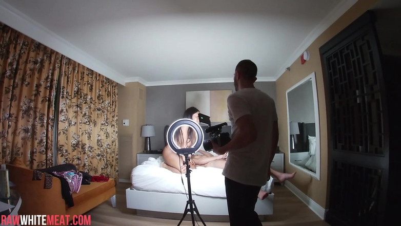 Raw White Meat: Il cazzo bianco strappa l'anima della super modella ebano bts