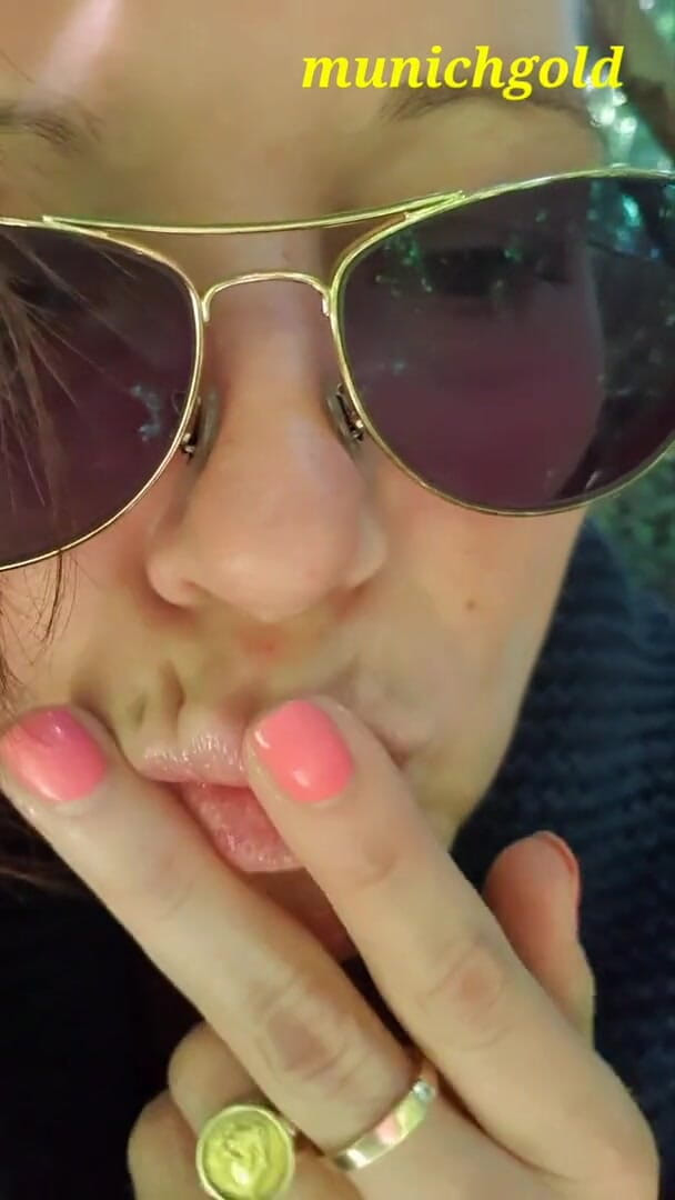 Munichgold: My first pee video outdoor