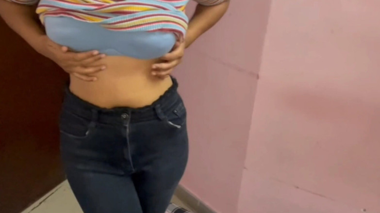 Pihu bhabhi: Fată indiană de la pensiune futută de iubitul ei