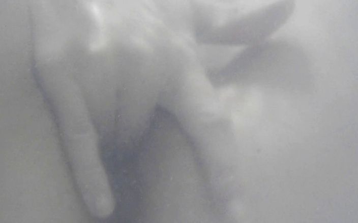 Sitivintage: Masturbating in the bathtub closeup