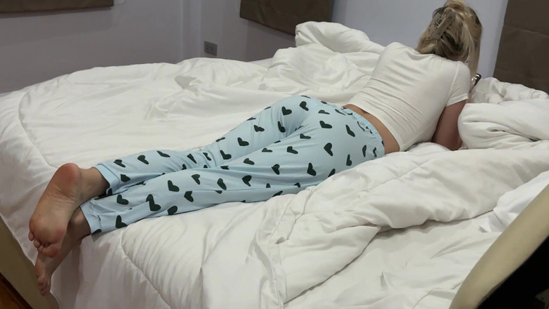 BootyFrutti: Ok, gosok memekku, tapi tanpa penetrasi!