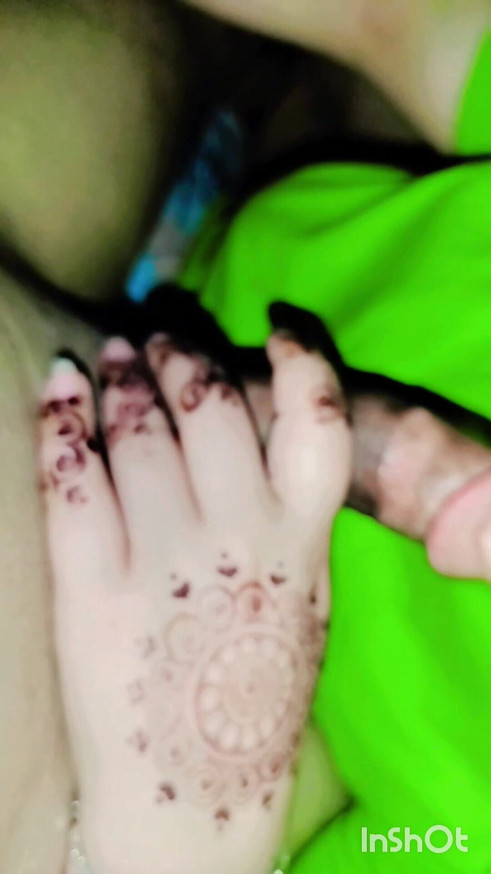 Hot step bhabi: 내 자지를 빨고 읽는 핫한 바비