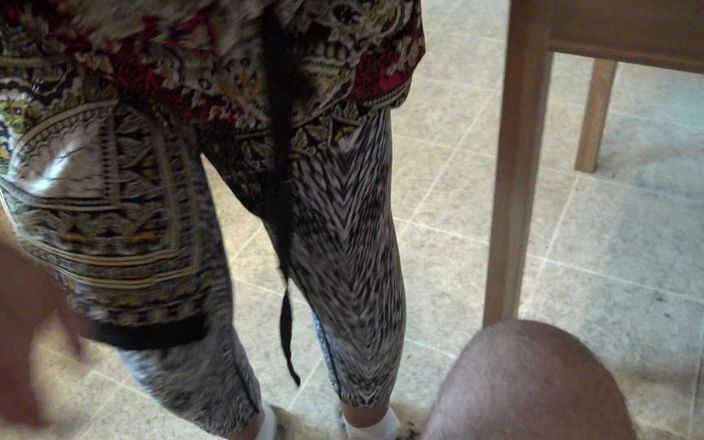 Stepmom Susan: Questa donna delle pulizie è scioccata!! Lo decollo dal mio grosso...