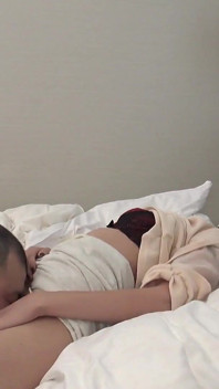 Manami honjyo fa un lavoro part time come modella av maturo