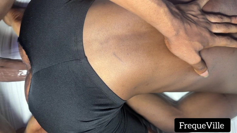 FrequeVille: Zijn kontgaatje neuken met Kerstmis