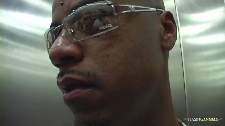 Teasing Angels: Nachdem sie auf dem balkon geknallt wurde, geht Monica Mattos...