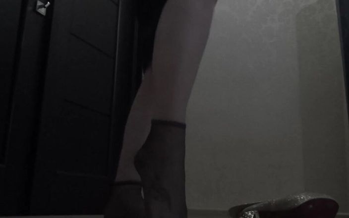 Goddess Misha Goldy: Sexy High Heels Walk and Culf Muscles Worship