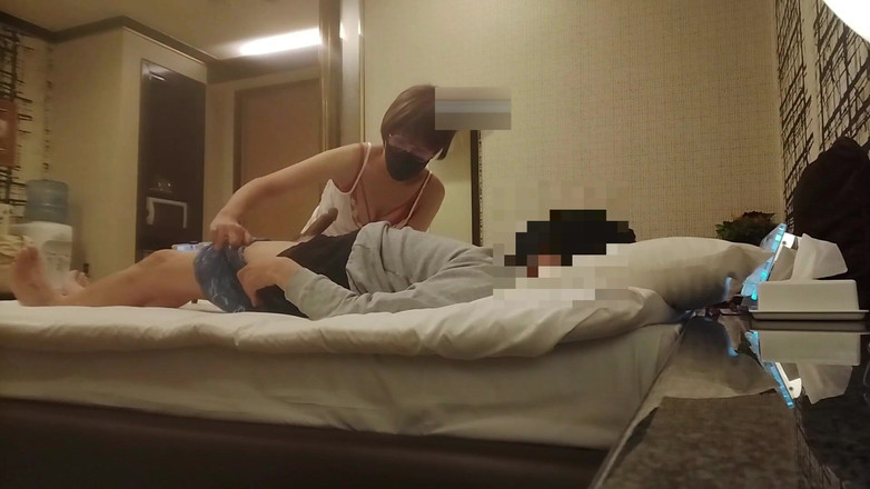 akeieroi: Männer mittleren alters ertränken vor vergnügen, während sie sich selbst...