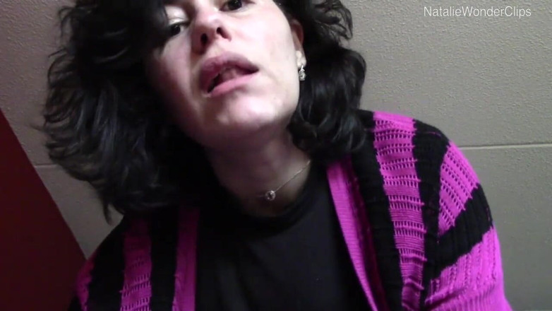 Natalie Wonder: Macecha vyšetřuje nezvykle velký stoják svého chlapce