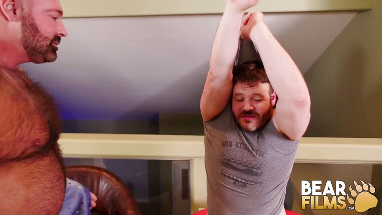 Bear Films: BEARFILMS - Velký medvěd Brad Kalvo surový chová množsví Jon Thomas