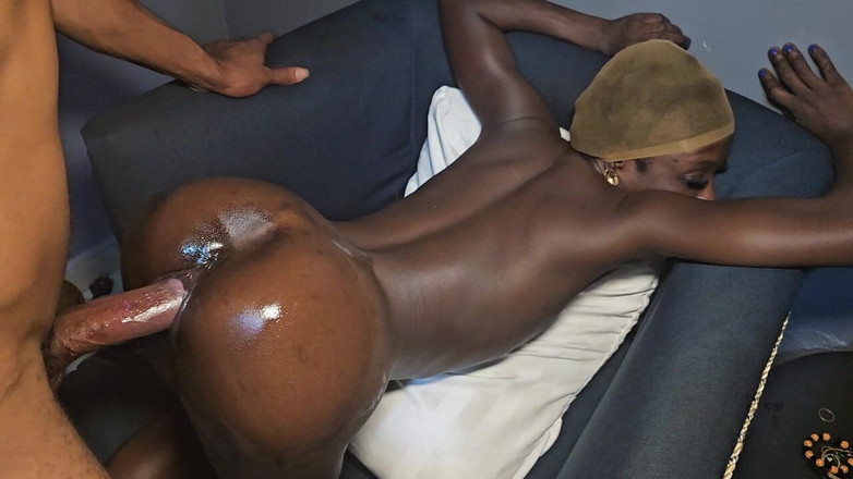 Ebony Legeng: De ac-reparateur een Lonley 18-jarige