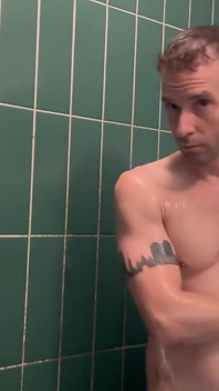I Give Myself a Good Wank in My Friend's Shower
