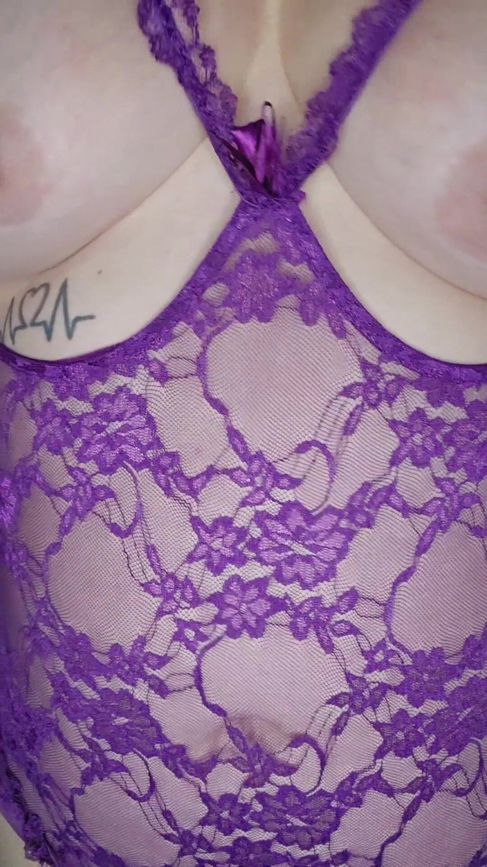 Jenn_sexxii: Quente sexy milf em lingerie roxa goza para você