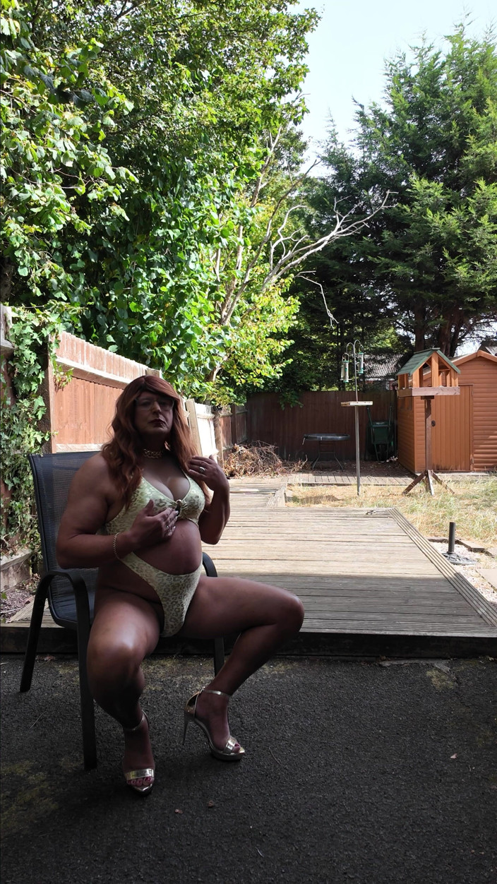 Kellycd2022: Sexy Crossdresser Kellycd2022 in My White and Gold Swimsuit and...