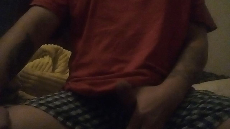 TouchCore: 보지를 가지고 노는 것을 보고 싶어하는 하드 자지를 가진 백인 남자