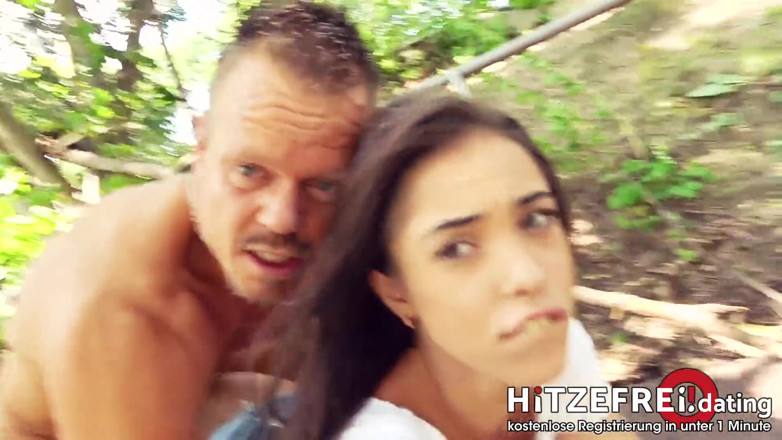 Hitzefrei: Utomhus sex session! Unga Anastasia kåt på plats!