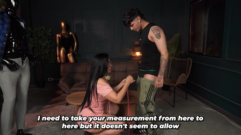 BigJackson: MILF Modista Termina Midiendole Los 23 Cm De Verga a Su...