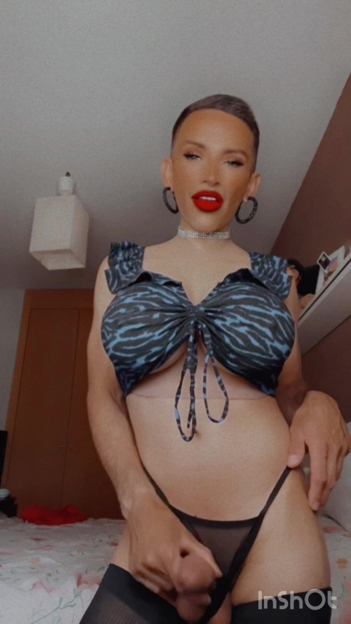 Sissy Slut Brianna: Spuszczanie na moją twarz i powiedz mi, że mnie przegapiłeś