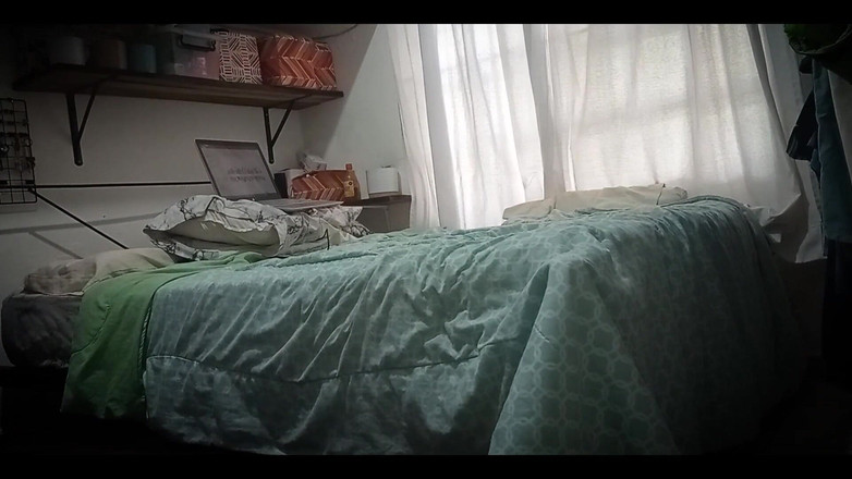 Karmicoxv: Aku nelpon ponselku di kamarku, cewek ini hot banget dan...