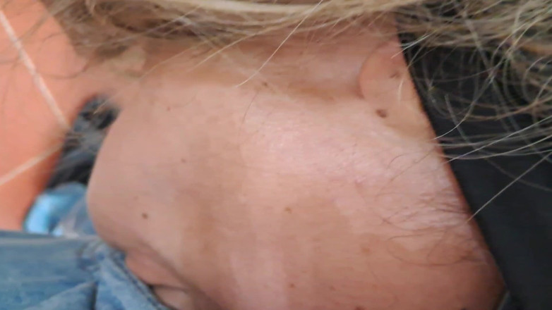 LauraOnHeels: MILF Loira Boquete Com Cum Engolir POV