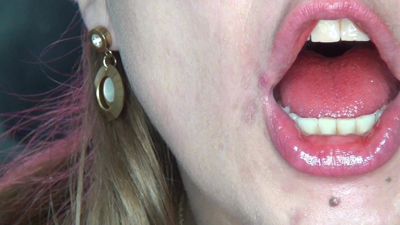 Angel eyes studio: Omg!! Tragué 13 Condones Llenos De Líquido Rojo!!