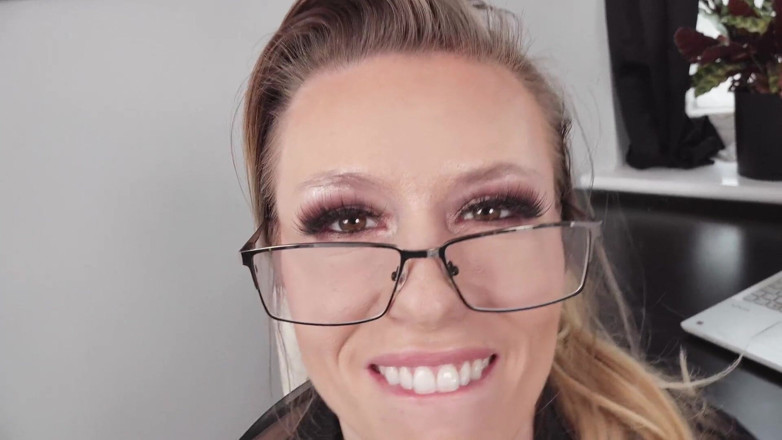 Michelle Moist: Horny Office Secretary Masturbating at Work