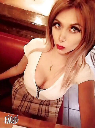 Barbietransxxxx: Trans con il suo amante motociclista in vacanza sessuale