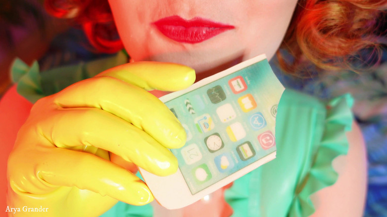 Arya Grander: Potravinový fetiš - dívka s rovnátky jí čokoládu!