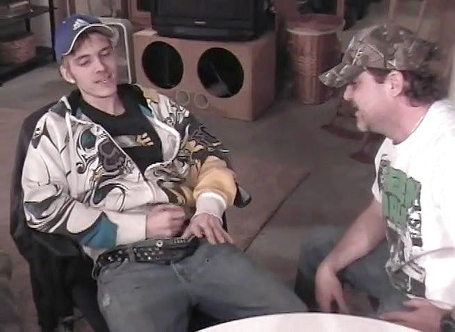 Jay's Amateur Straight Guys: 直溜冰男孩KC在我嘴里激烈高潮！