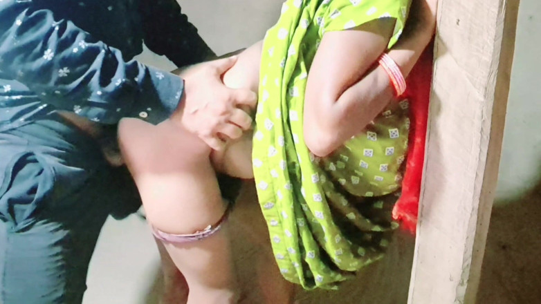 Trilokinath: Indiancă Bhabhi sexy și incitantă și-a potolit setea de pizdă cu Servitorul
