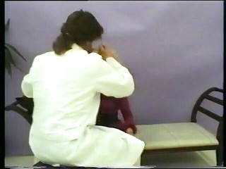 Lucky Cooch: Блондинку в сексуальних панчохах трахають і кінчають