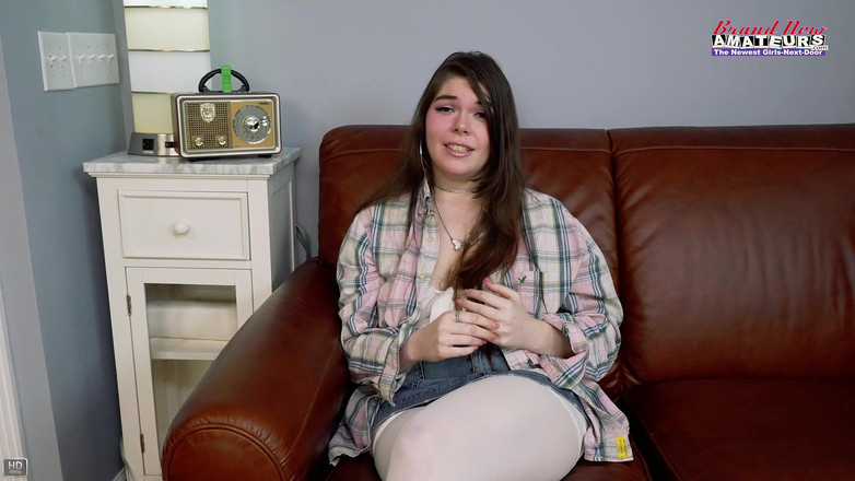 Brand New Amateurs: Gordinha com má atitude fode, faz bunda pra boca e...