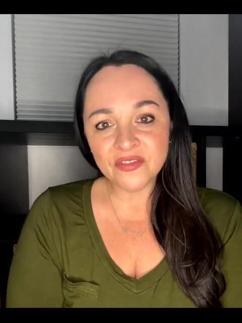 Amanda Thickk: セクシーなブルネット