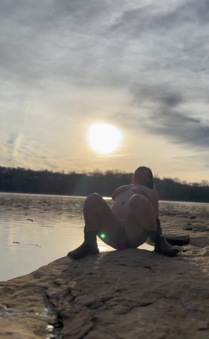 ItsMmmegan: Așa că am ieșit azi la lac să visezi vara....