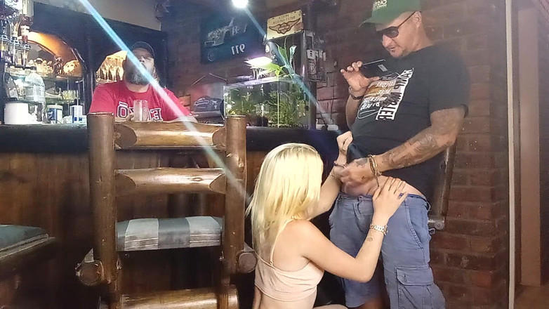 18blondteen: Sání ptáka nevlastního otce před tím, než se vystříká do...