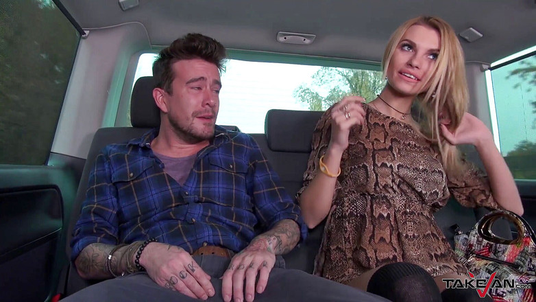 Take Van: 離婚したロシアのスーパーいたずらなふしだらな女ショー男にバン性的ロデオ