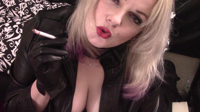 Smoke Temptress Annie Vox - Smoking Fetish: Closer Virginia slims 120 in leather jacket and short leather gloves