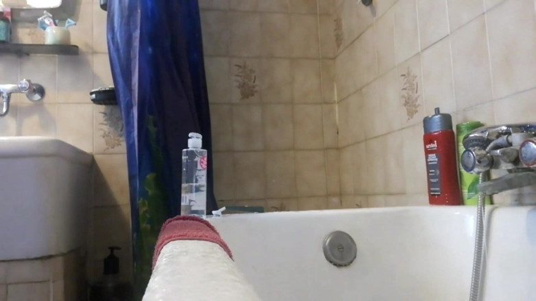 Nicoletta Embassi: Milf hairy bush hot shower
