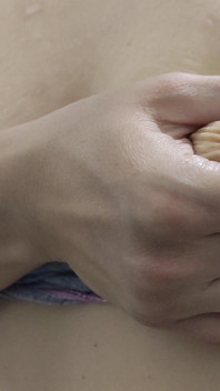 Compilation de flexions musculaires, pipi et seins laiteux 4K