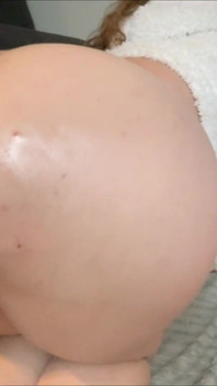 Camgirl with Fur Jacked Loves to Get Fucked