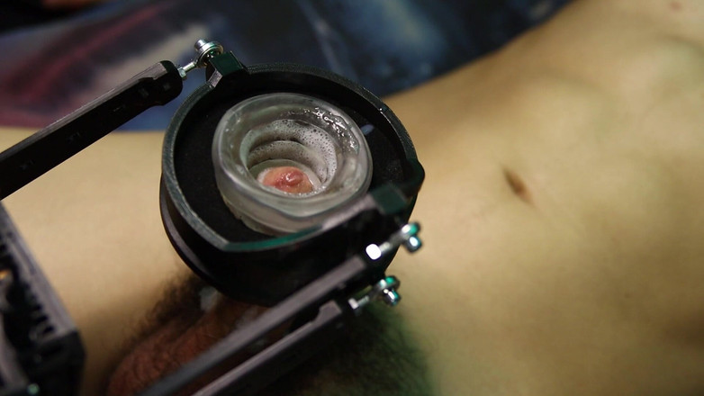 SEXY_GUYBEST: 큰 자지와 보짓물 가득한 사정을 위한 존나게 하드코어 BDSM 로봇 핸잡