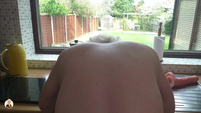 Maggie Moon: POV-blowjob und fick