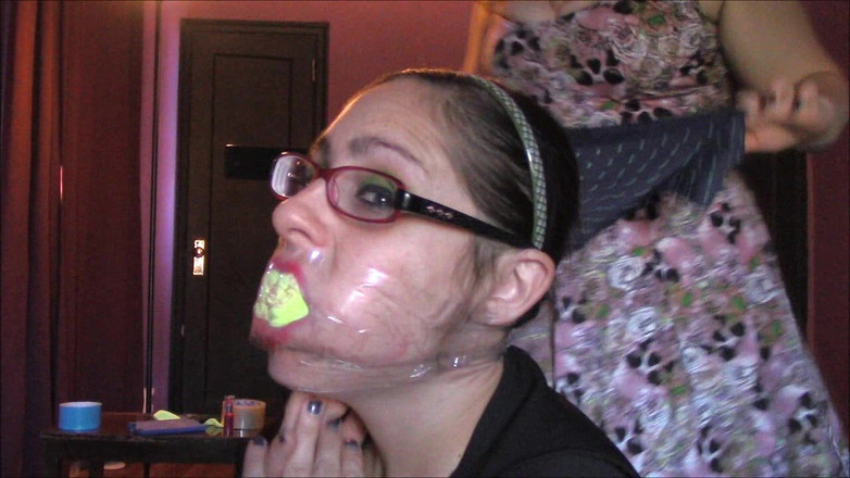 Selfgags classic: Amante Kailey engasga com seu escravo! (episódio 2 de 2)