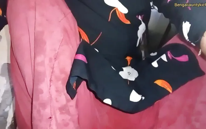Bengaliauntykichut: My Pussy Was Itching so I Took a Bath.