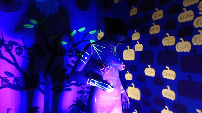 Lacey Bloom: Show de peinture corps noir clair 4256